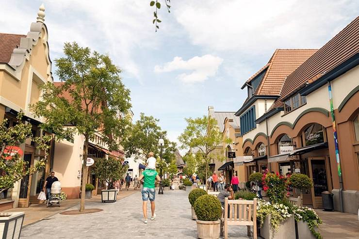 maasmechelen village ralph lauren